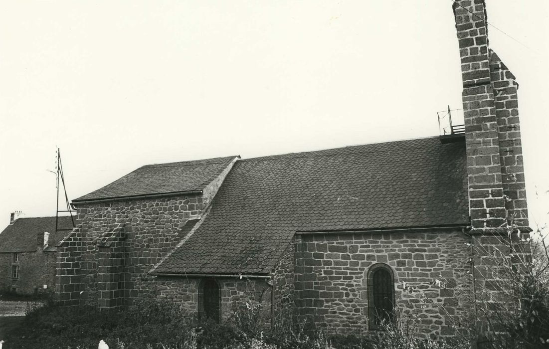 Eglise Saint-Jean-Baptiste : Façade latérale nord, vue générale