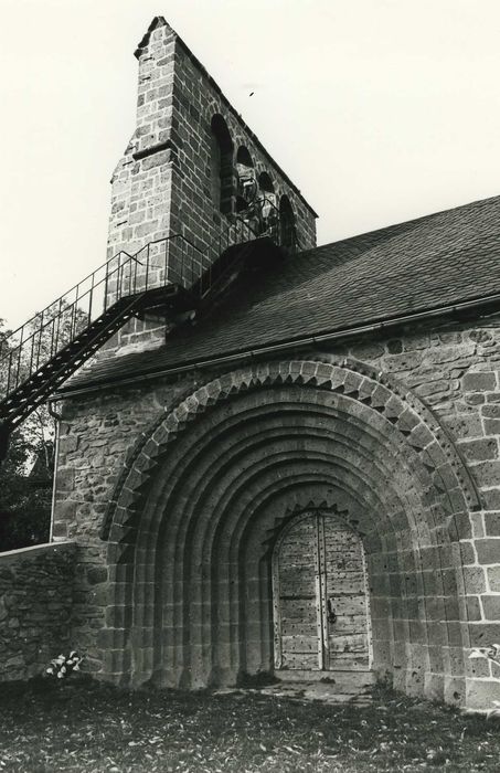 Eglise Saint-Jean-Baptiste : Façade latérale sud, vue partielle