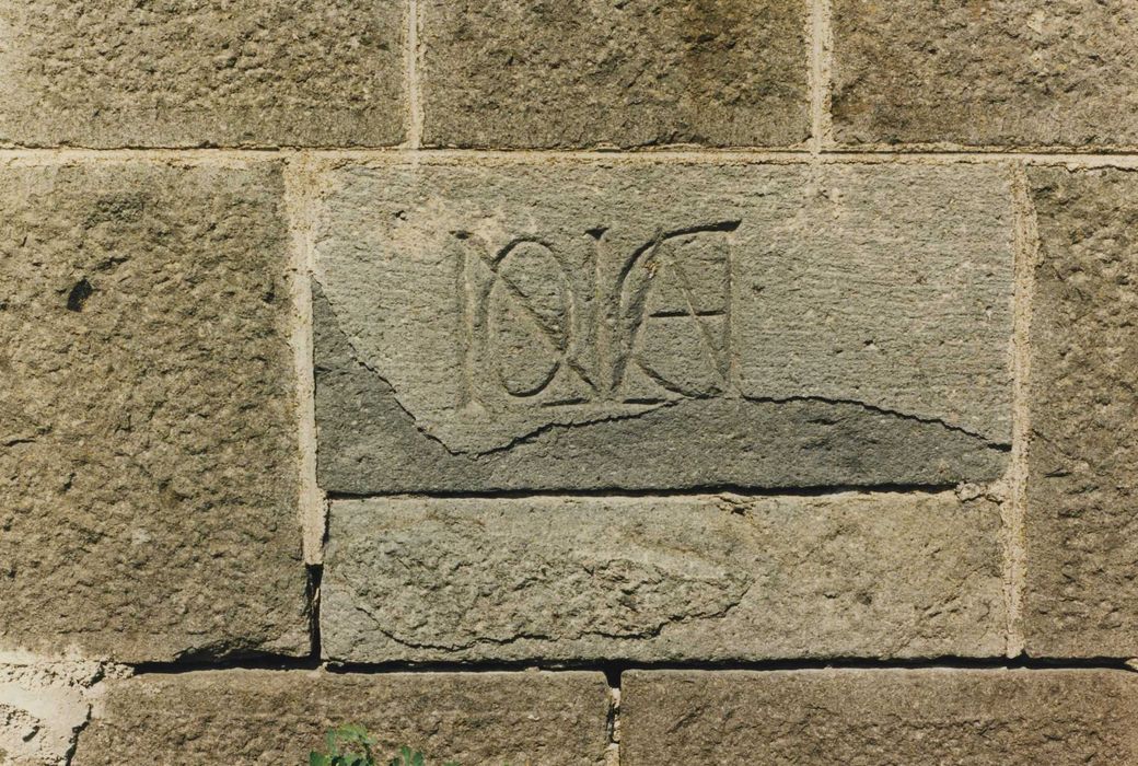 Château de Caillac : Aile ouest, façade sud, détail d’une marque de tâcheron