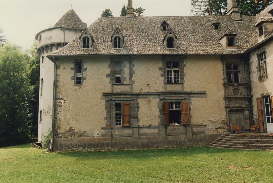 Château de Caillac : Aile ouest, façade est, vue générale