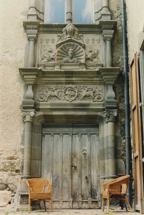 Château de Caillac : Aile ouest, façade est, porte d’accès, vue générale