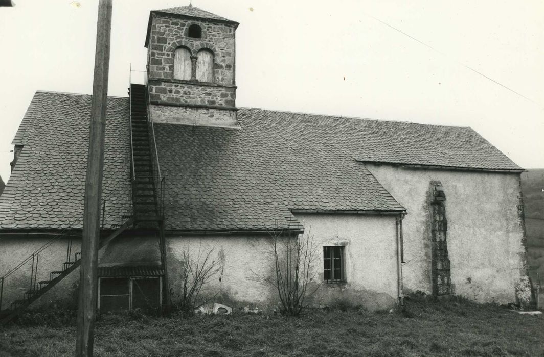 Eglise Saint-Caprais : Façade latérale nord, vue générale