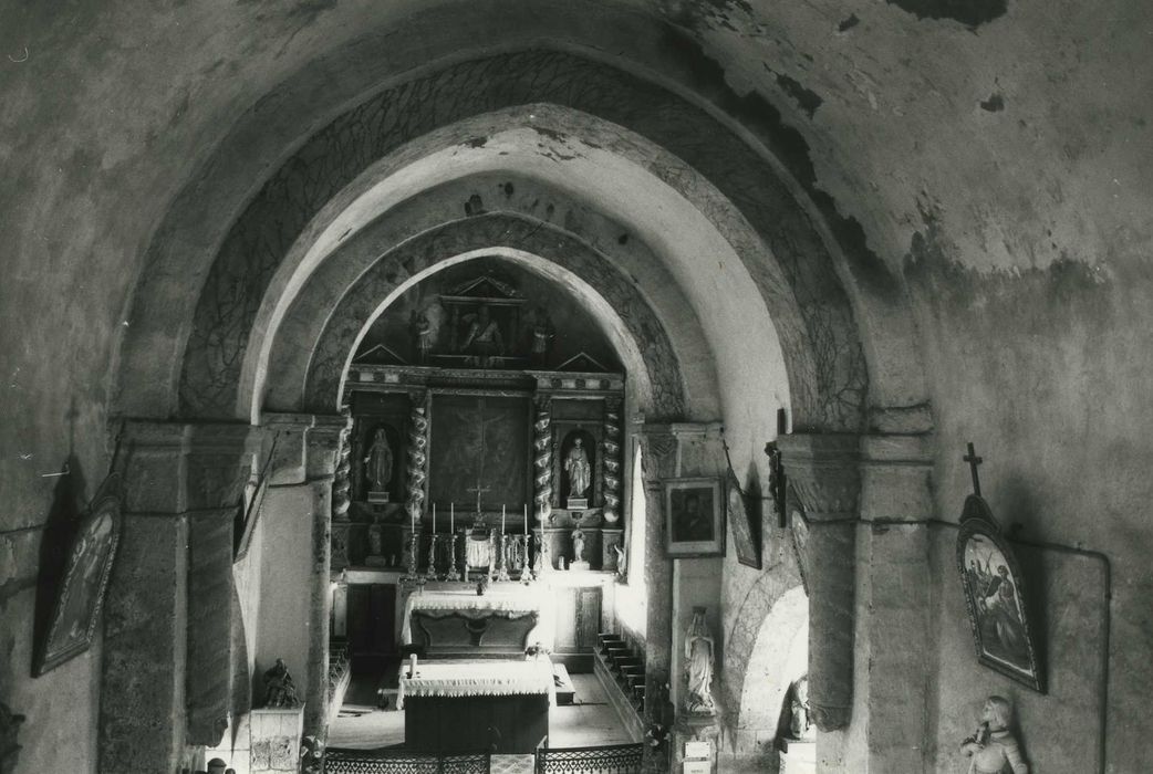 Eglise Saint-Caprais :Nef, vue générale