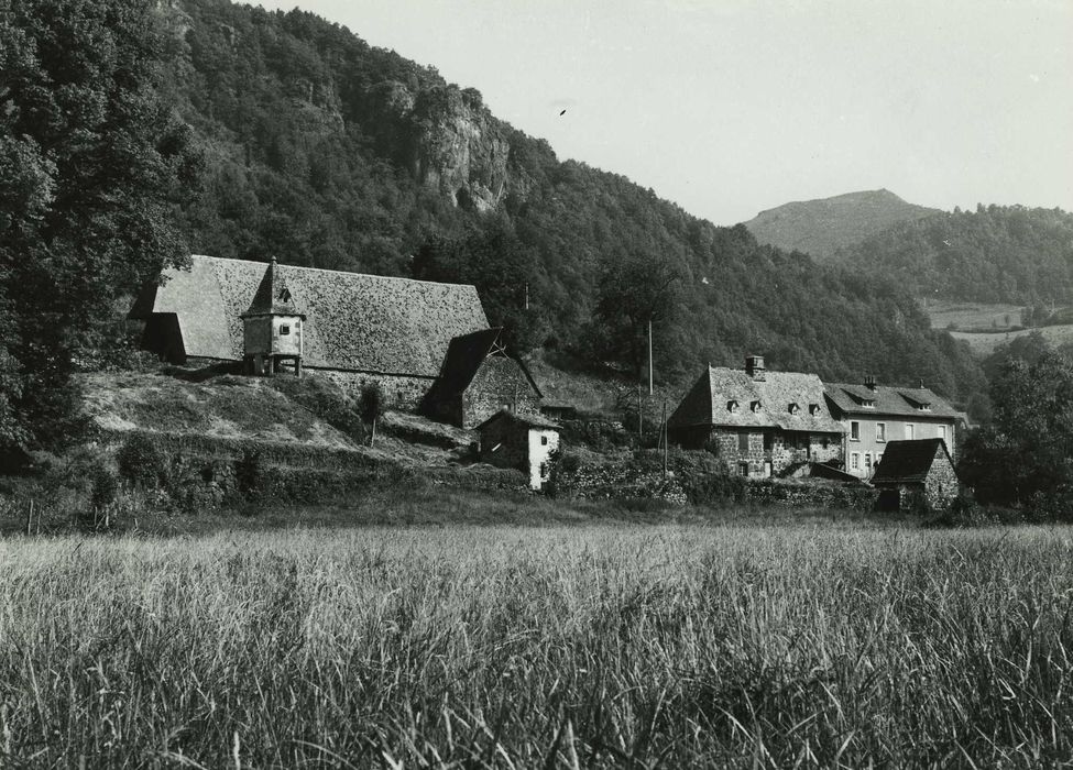 Pigeonnier de la Prade : Vue générale du pigeonnier dans son environnement