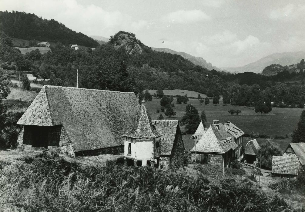 Pigeonnier de la Prade : Vue générale du pigeonnier dans son environnement