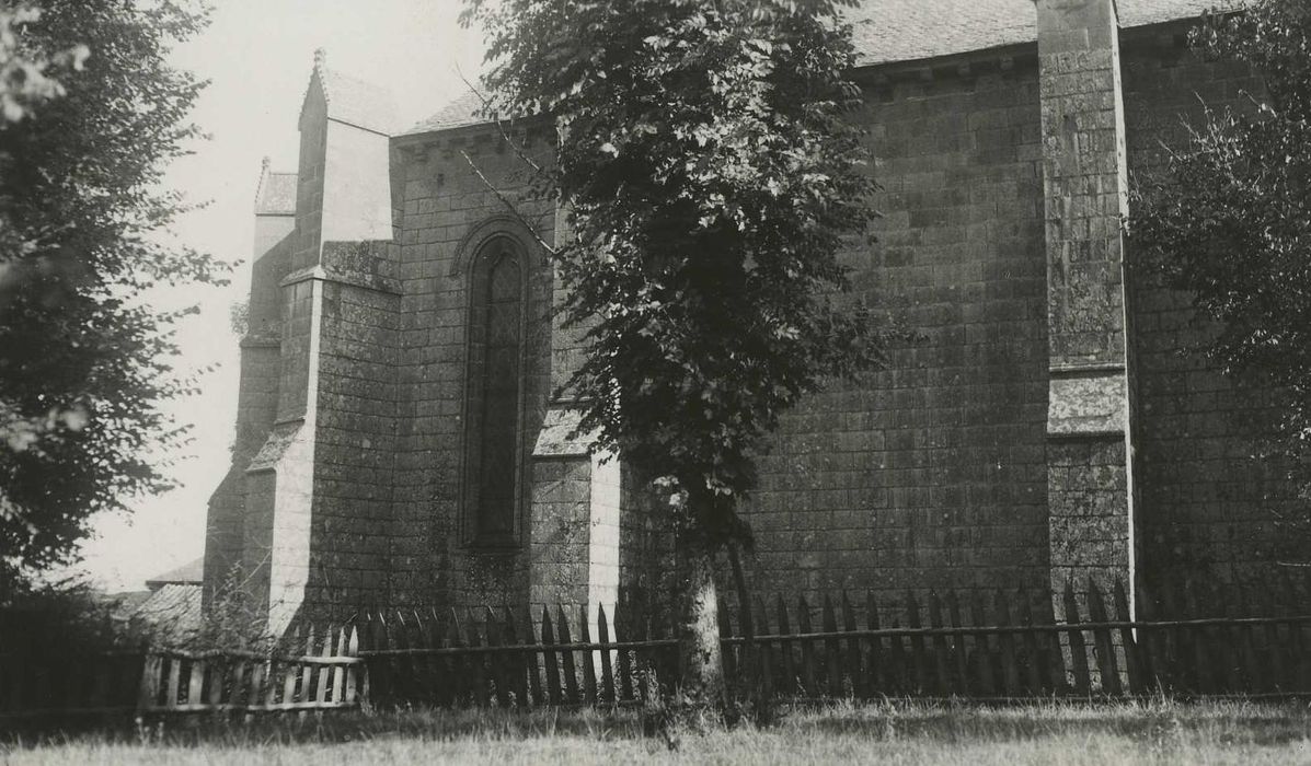 Eglise Notre-Dame-de-la-Nativité : Façade latérale nord, vue partielle