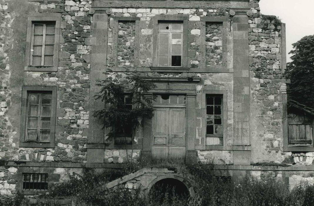 Château du Doux : Façade nord, vue partielle