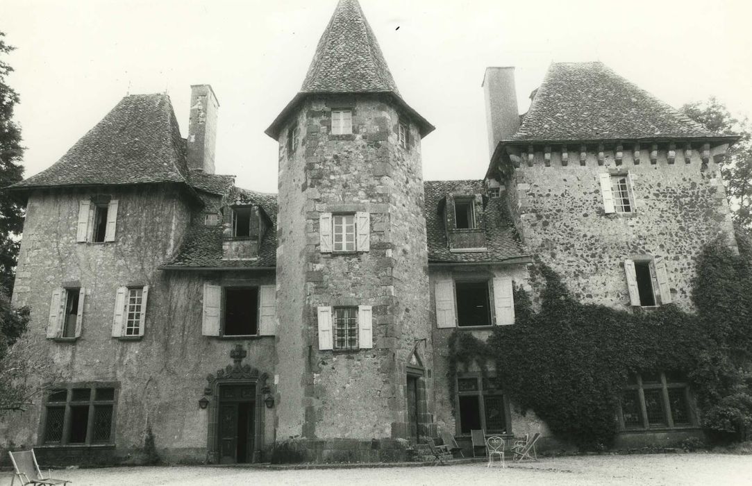 Château de la Martinie : Façade ouest, vue générale