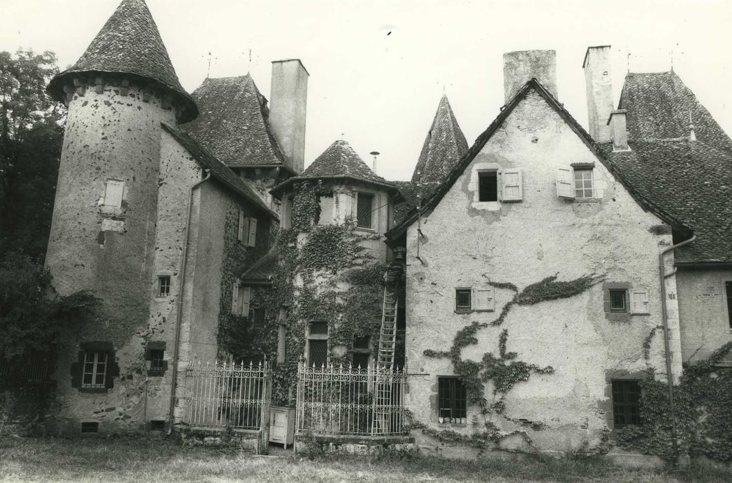 Château de la Martinie : Façade est, vue partielle