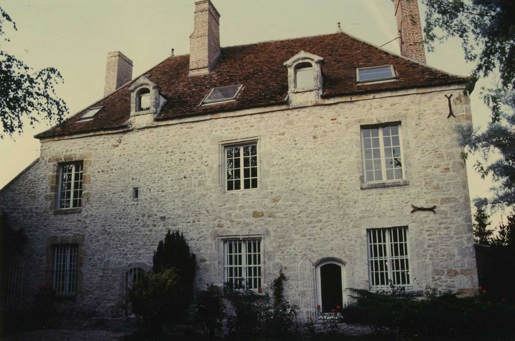 Maison-forte de Gaudigny : Façade sud, vue générale