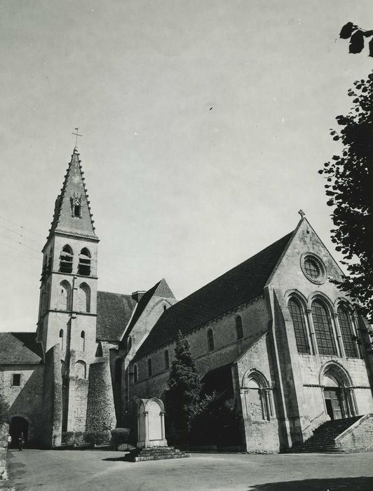 Eglise abbatiale Saint-Pierre : Ensemble nord-ouest, vue générale