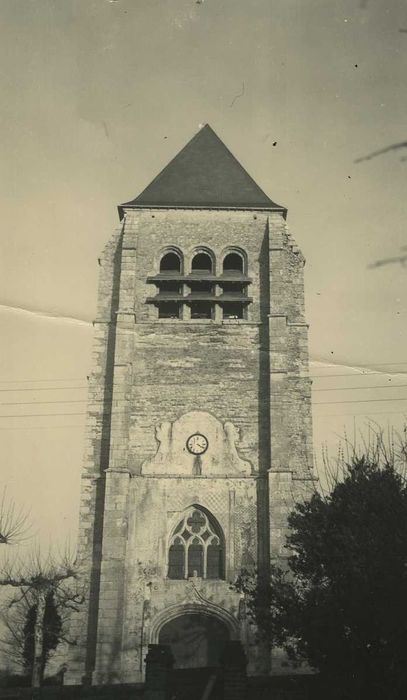 Eglise Saint-Aubin : Clocher, élévation ouest, vue générale