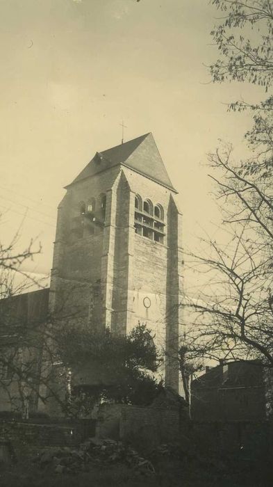 Eglise Saint-Aubin : Clocher, élévations nord et ouest, vue générale