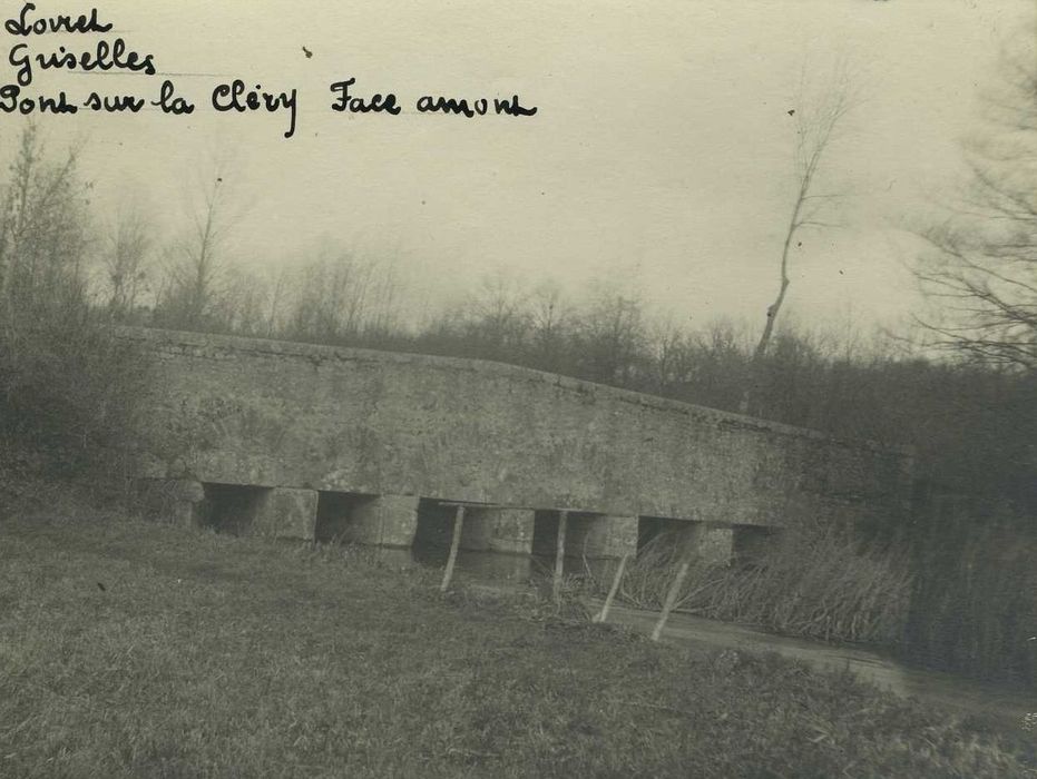 Pont sur la Cléry dit Le Gril de Corbelin : Vue générale