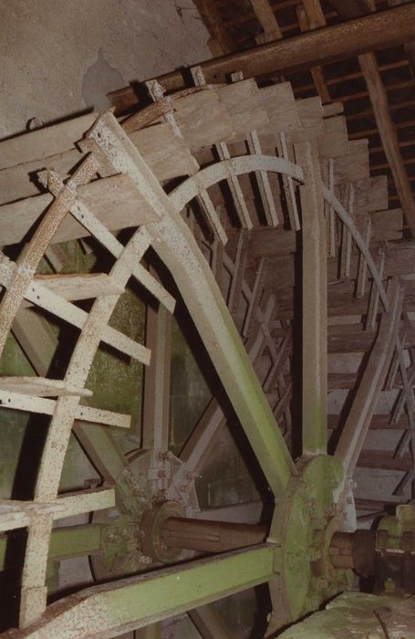 Moulin à eau : Roue, vue partielle