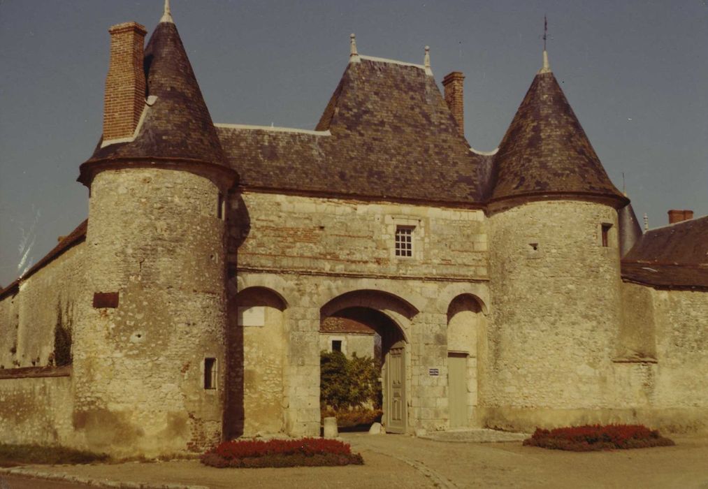 Château : Porterie, façade sud, vue générale