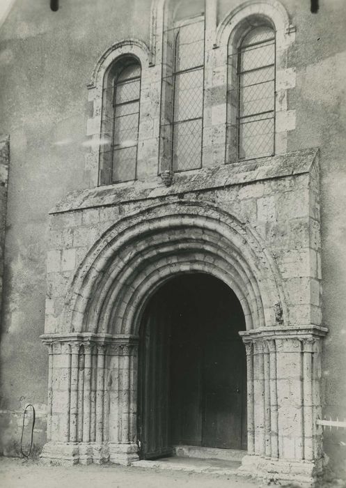 Eglise Saint-Pierre : Portail occidental, vue générale