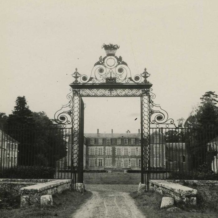 Château de Pully : Portail sud-est, vue générale