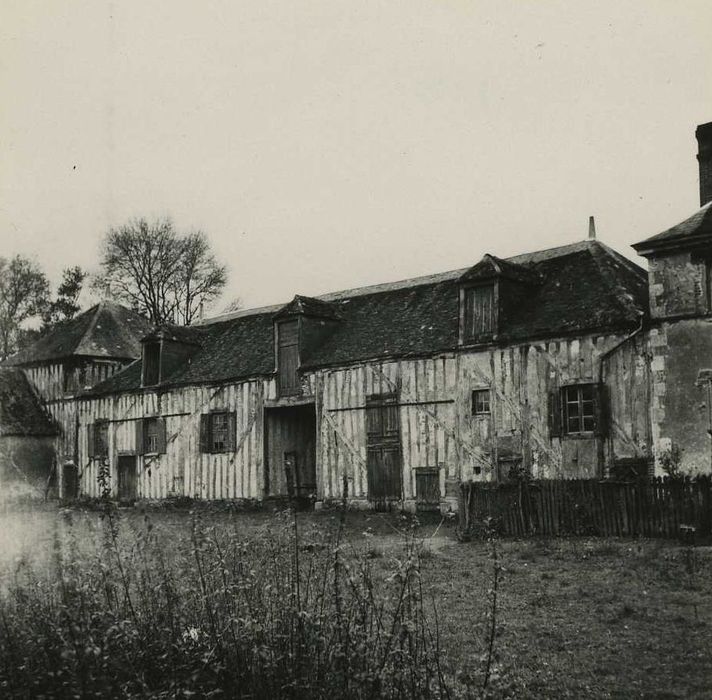 Château de Pully : Communs, vue générale