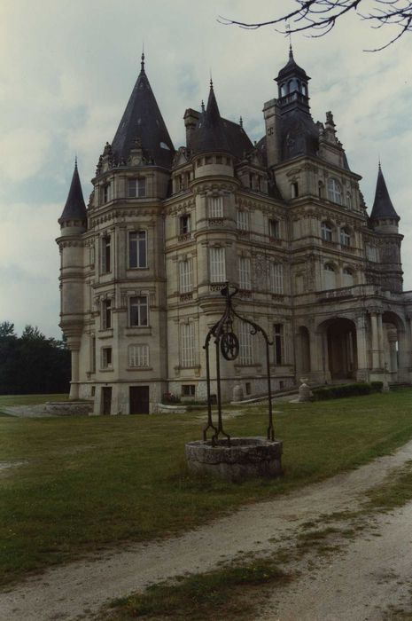 Château de Bon-Hôtel : Ensemble nord-ouest, vue générale