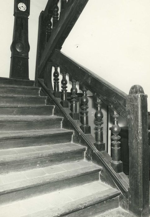 Château de Cuissy : Escalier principal, vue partielle