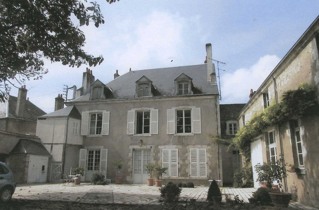 Maison : Façade sur cour, vue générale