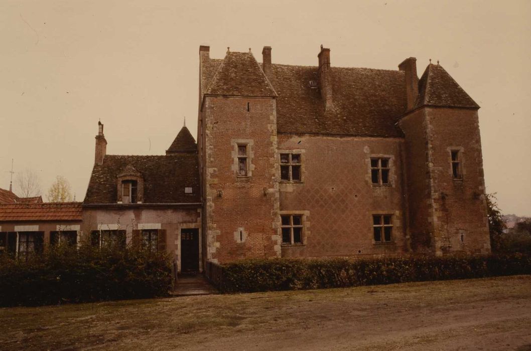 Château : Façade ouest, vue générale