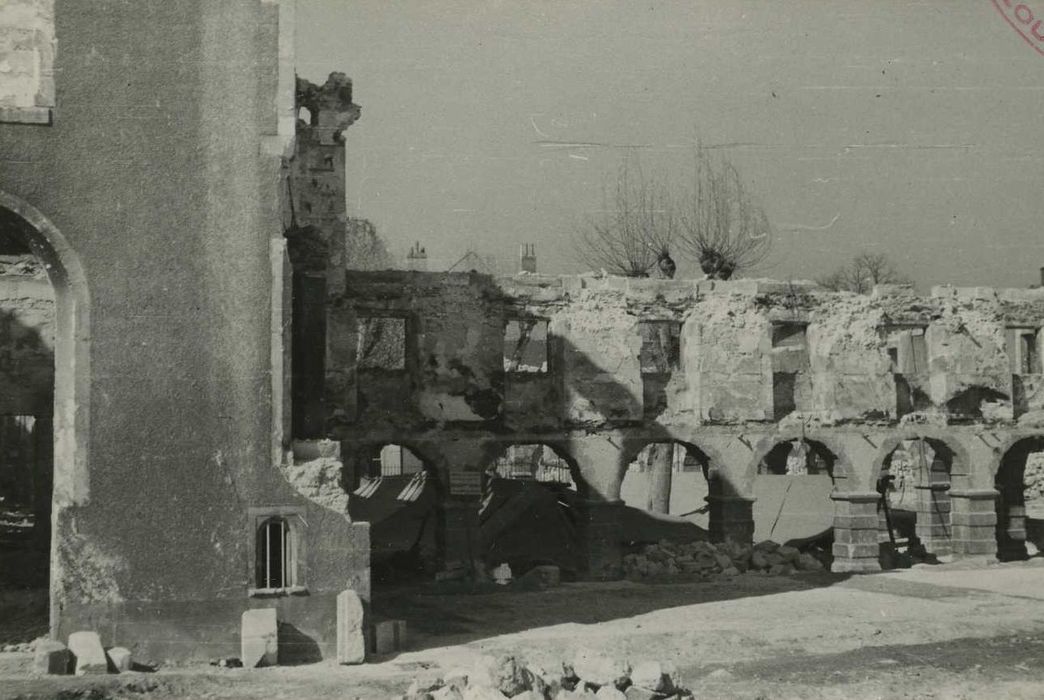 Ancien couvent des Minimes : Vue partielle des ruines