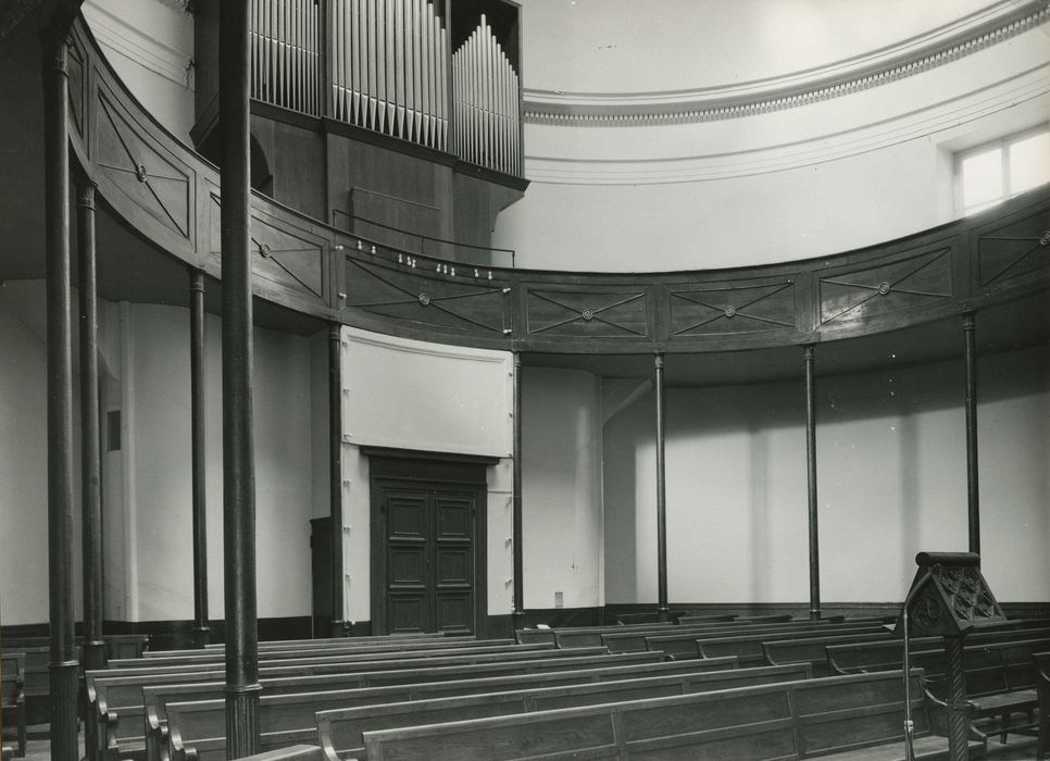 Temple de l'Eglise réformée : Vue partielle de l’espace intérieur