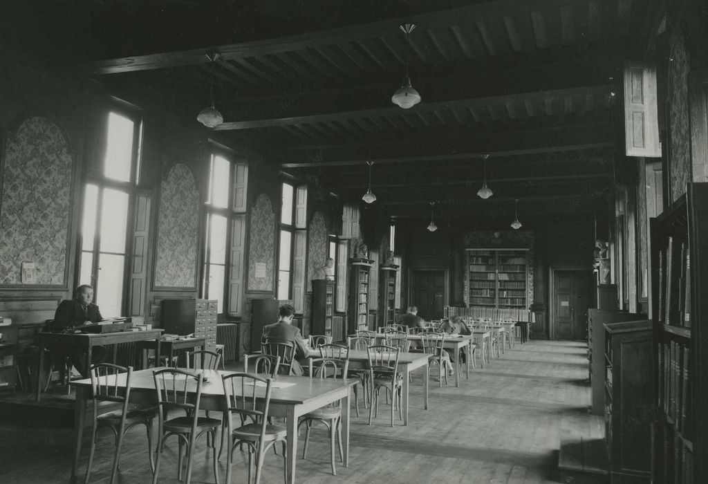 Ancien évêché, puis bibliothèque municipale, actuellement annexe de la médiathèque : Salle de lecture, vue générale