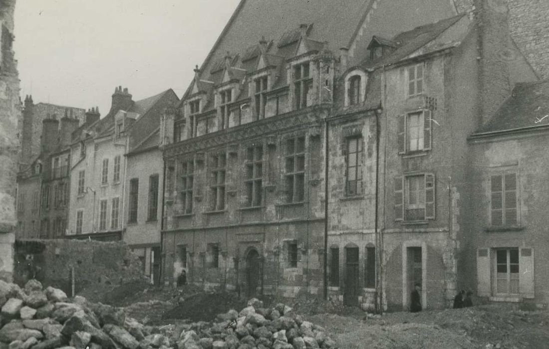 Ancien hôtel de ville ou hôtel des Crémaux, ancien Musée des Beaux-Arts et Sciences naturelles, actuellement annexe du Conservatoire municipal de musique : Façade sur rue, vue générale