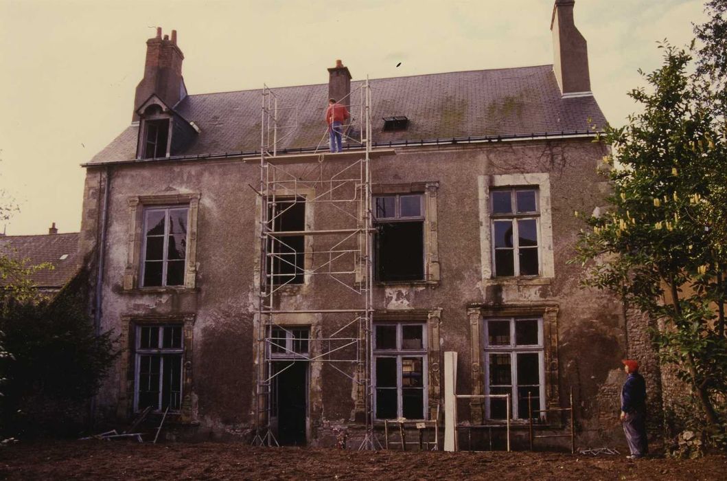 Ancienne maison canoniale : Façade sur jardin, vue générale