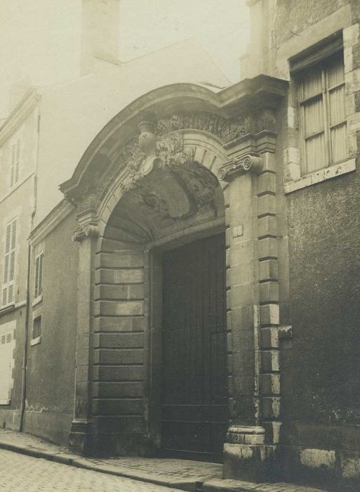 Maison : Portail sur rue, vue générale