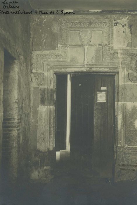 Maison : Porte d’accès au logis, vue générale