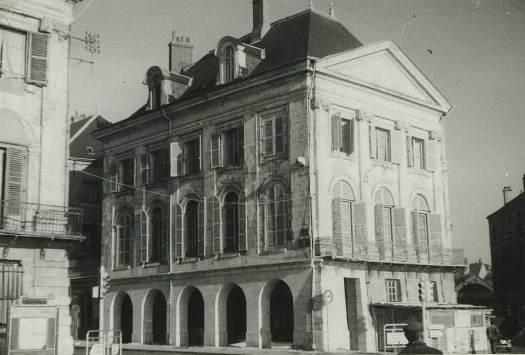 Maison : Façade sur rue, vue générale