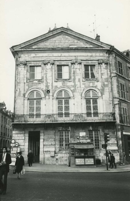 Maison : Façade sur rue, vue générale