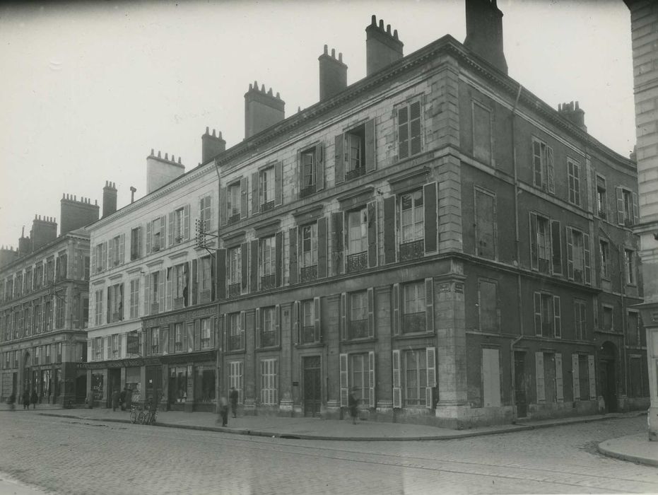 Immeubles : Façades sur rue, vue générale