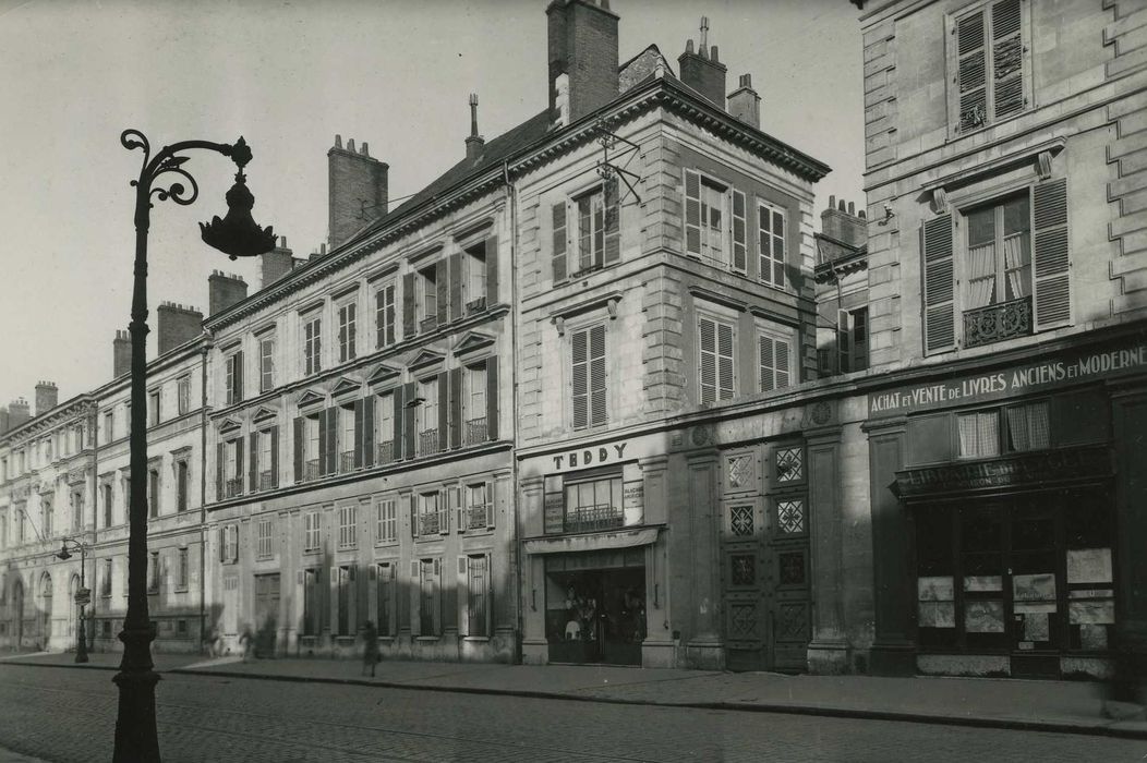 Immeubles : Façades sur rue, vue générale