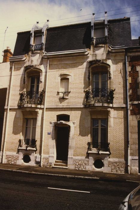 Maison Art Nouveau : Façade sur rue, vue générale