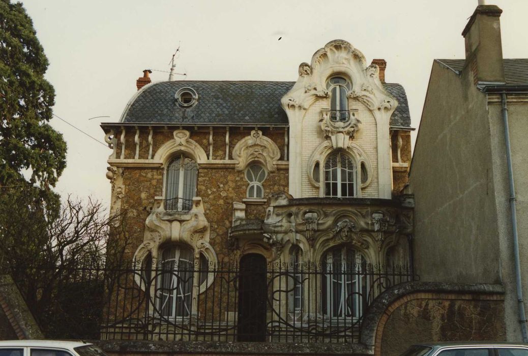 Maison Art Nouveau : Façade sur rue, vue générale