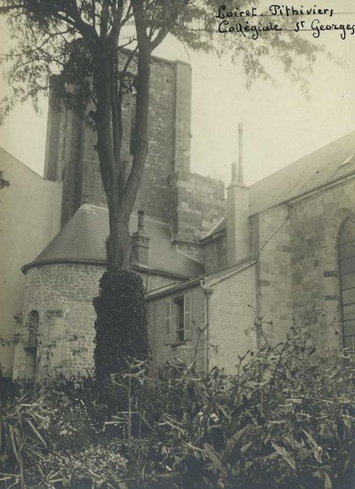 Restes de l'ancienne collégiale Saint-Georges : Ensemble est, vue partielle