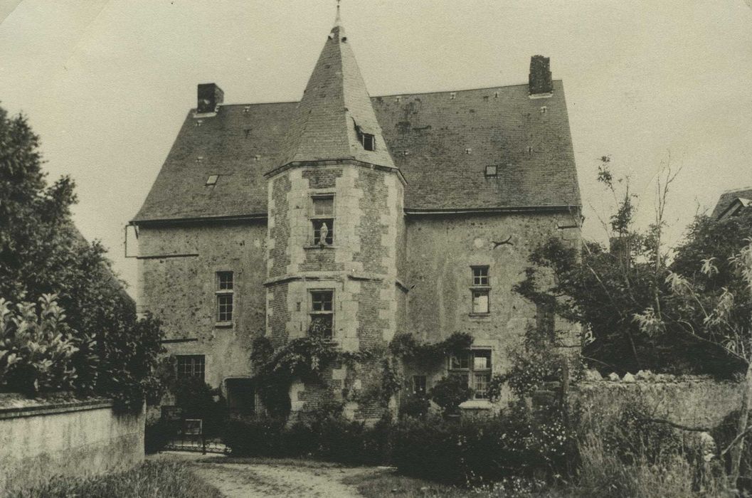 Prieuré : Façade sud-ouest, vue générale