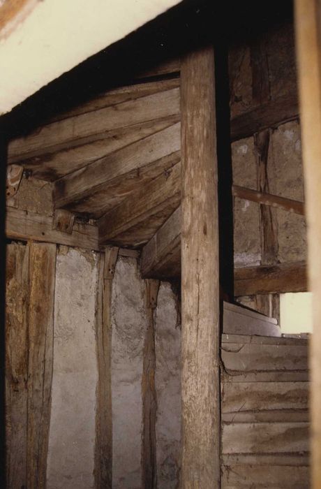 Maison à pans de bois : Escalier, vue partielle