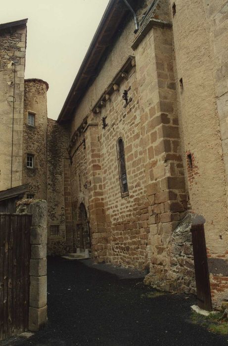 Eglise Saint-Jean-Baptiste : Façade latérale ouest, vue générale