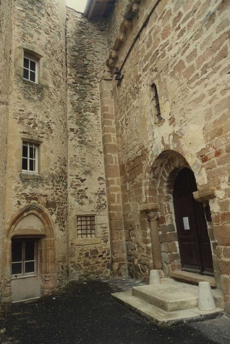 Eglise Saint-Jean-Baptiste : Portail d’accès ouest, vue générale