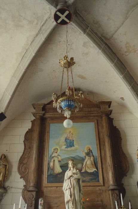 Autel de la chapelle latérale est, vue générale du retable