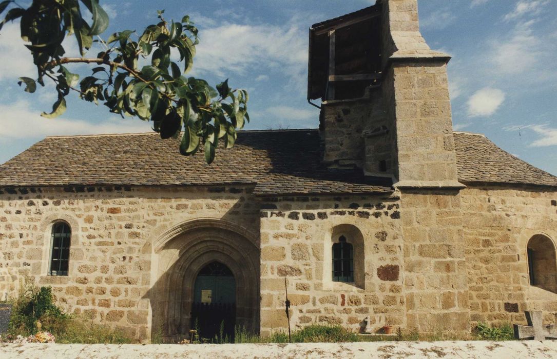 Eglise Saint-Bruno : Façade latérale sud, vue générale