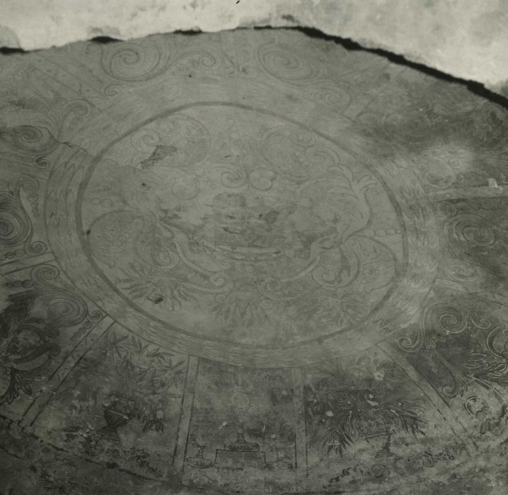 Château de Mercoeur : Donjon, peinture monumentale du 1er niveau, vue partielle