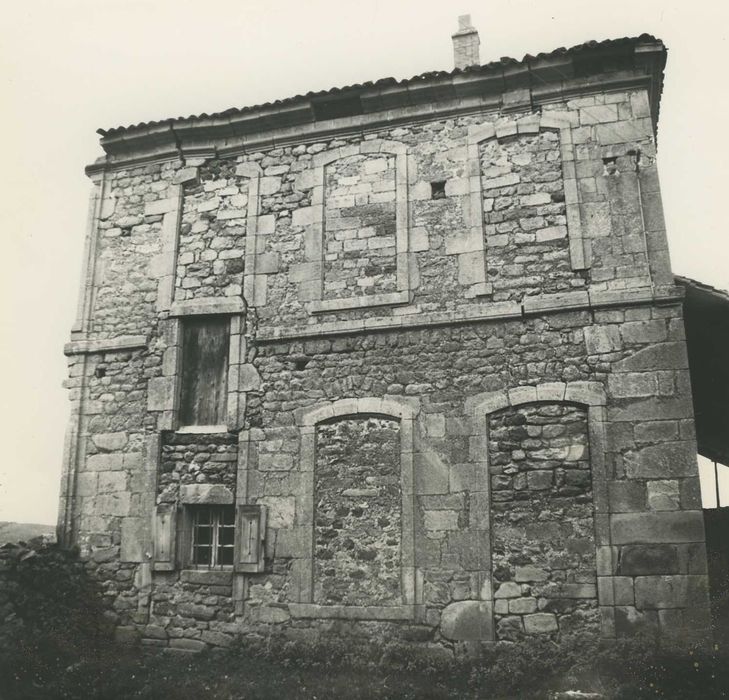 Château de Mercoeur : Maison du XVIIIe siècle, façade ouest, vue générale