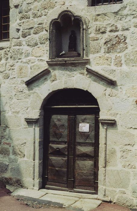 Chapelle des Pénitents : Façade est, porte d’accès, vue générale